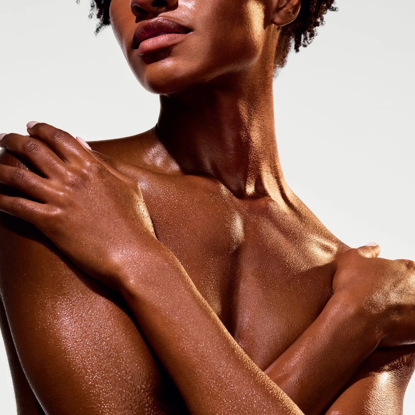 the-glow-getter-multi-oil-body-scrub-q7 NATR-40028-Alt-Image-The_Glow_Getter_Multi-Oil_Body_Scrub-06_1.webp